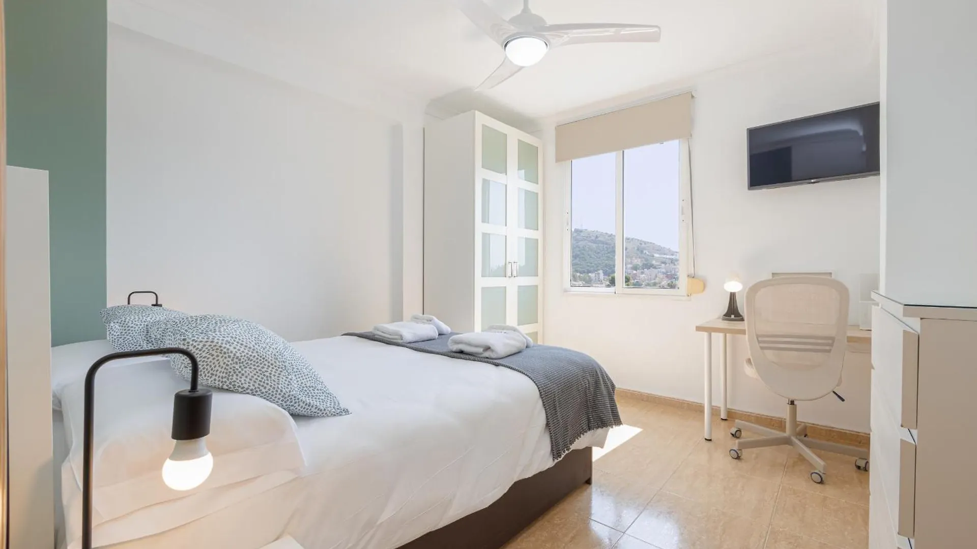 Apartment C27 Great 3 Bedroom Apt Close To Center Malaga