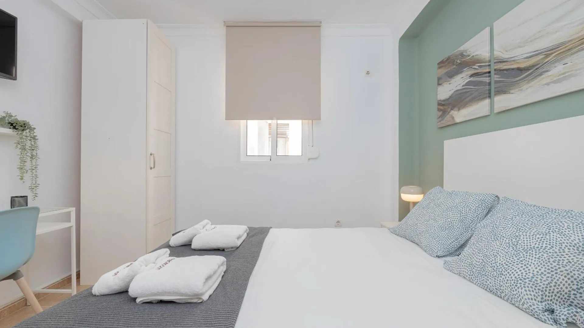 Apartment C27 Great 3 Bedroom Apt Close To Center Malaga Spain