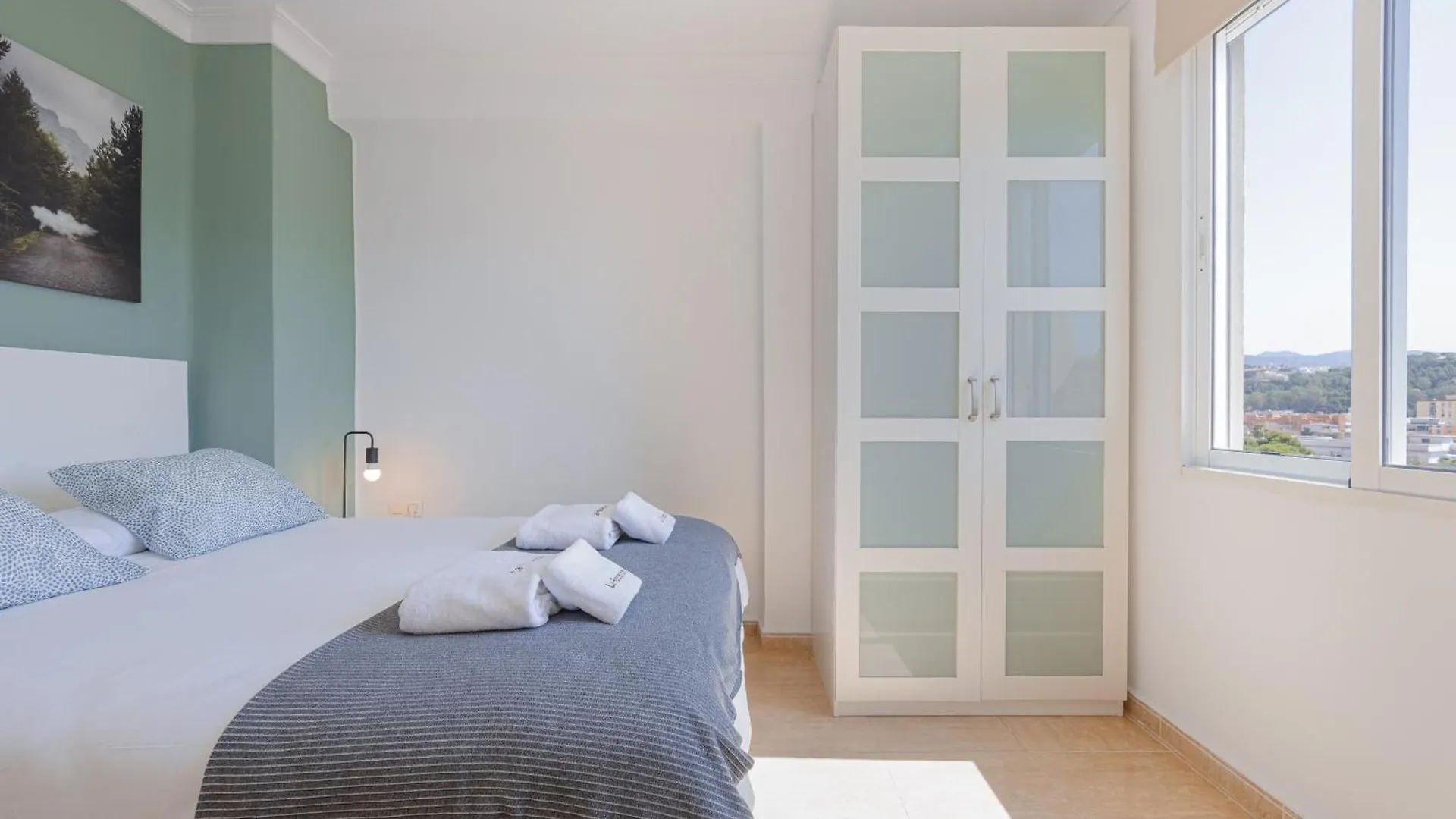 Apartment C27 Great 3 Bedroom Apt Close To Center Malaga